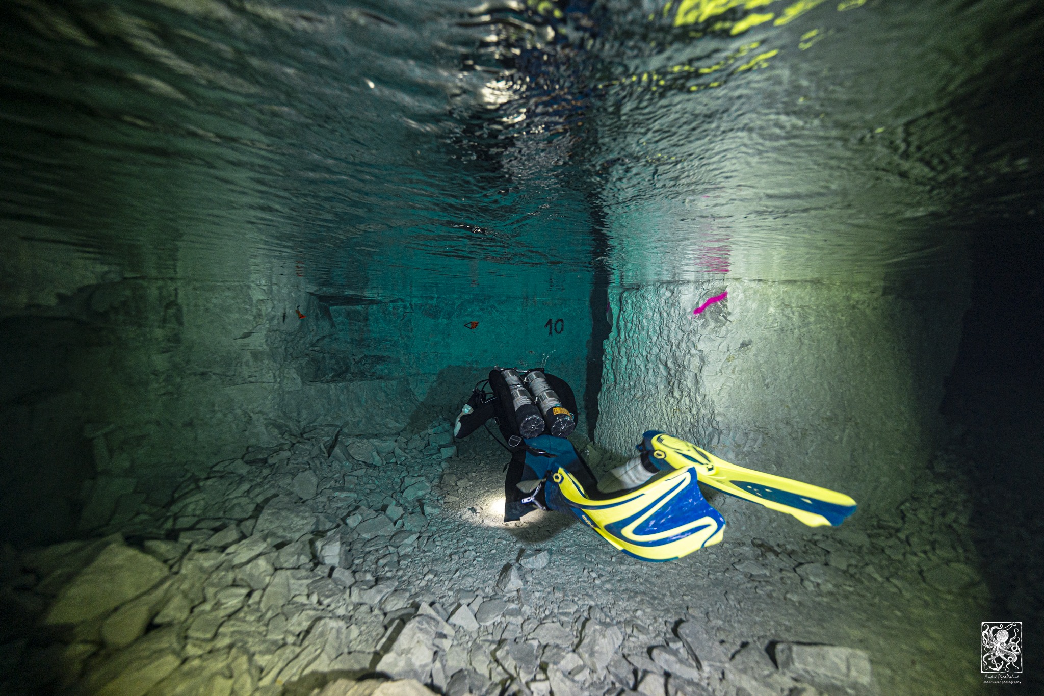 Pazu guide dans les galeries